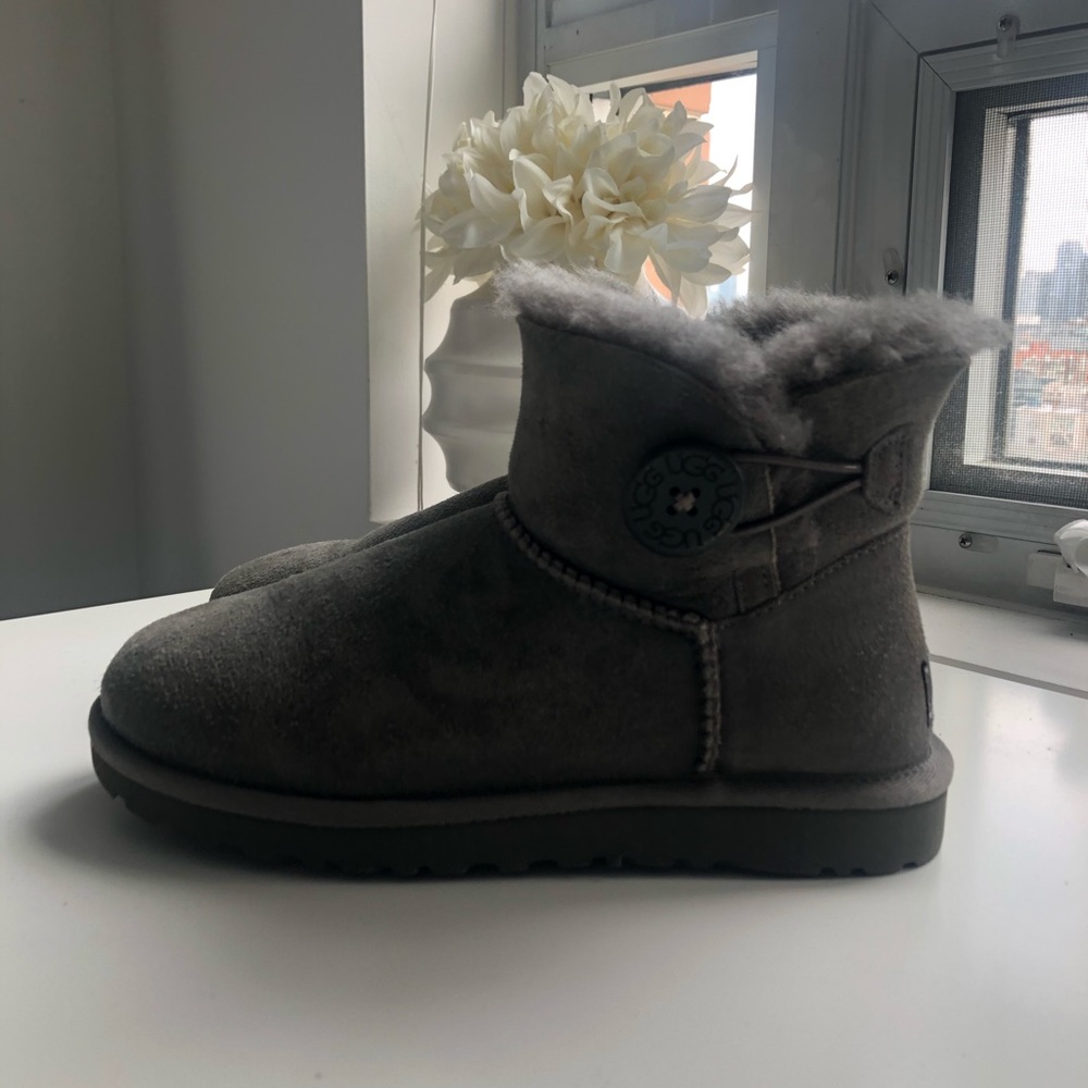 Short Bailey Button Uggs